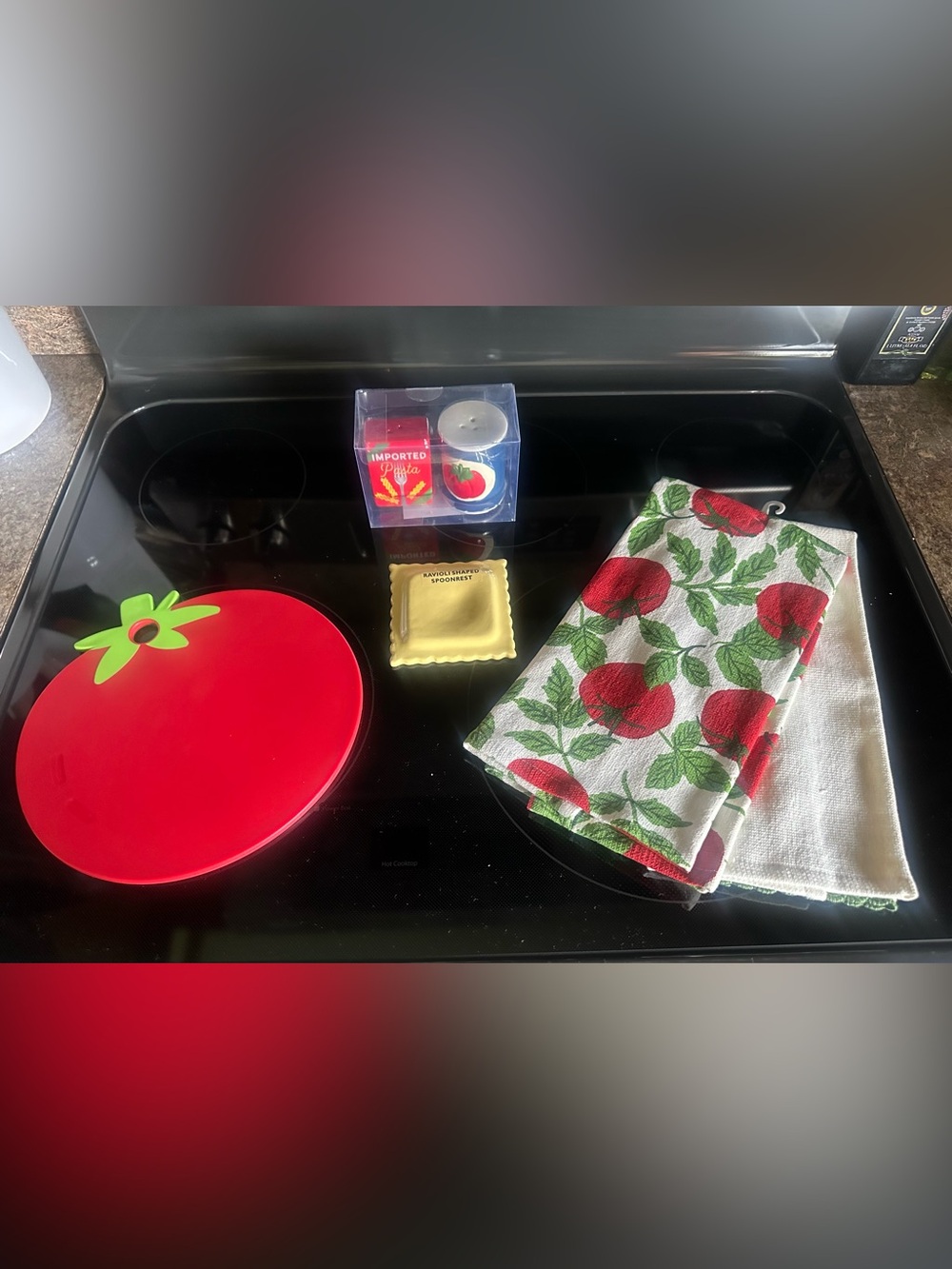 Pasta & Tomato Kitchen Bundle-Cutting Board/Spoon Rest/S&P Shakers/Towels - New - Picture 9 of 9